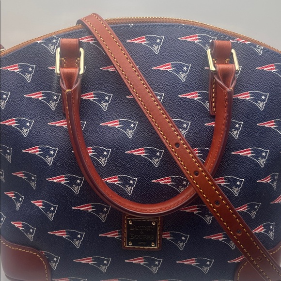 Dooney & Bourke NFL New England Patriots Charli Satchel, excellent condition - Picture 3 of 14